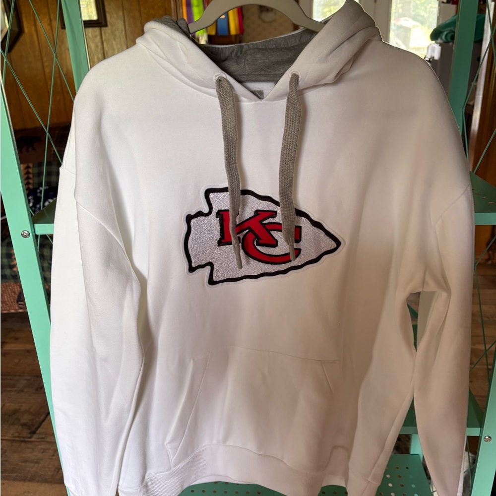 Antigua White and Gray Sweater with KC Chiefs Logo